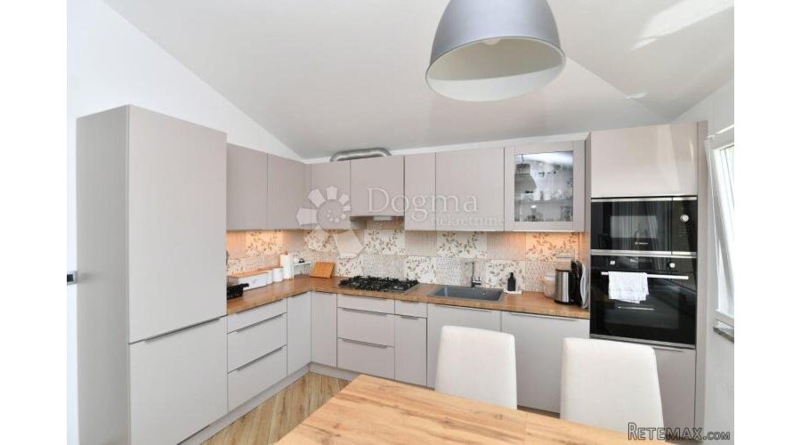 Luksuzni Penthouse s pogledom na more