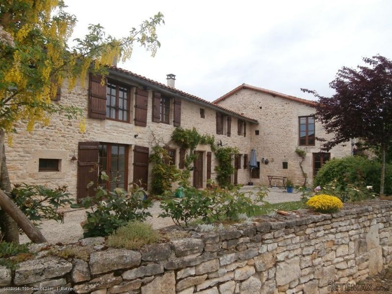 Magnificent 4 bedroom Charentaise House