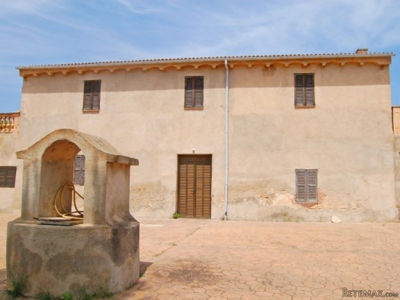 Big Country House In Need Of Renovation.. - 2