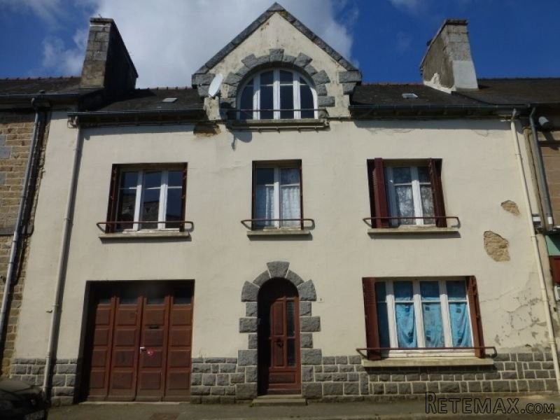 Collinee, townhouse to modernize, with..