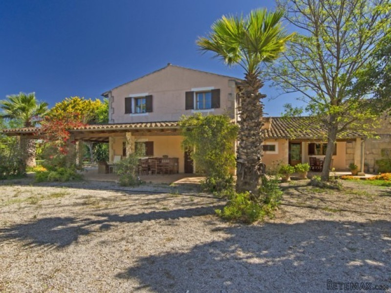 Traditional Country House With Pool In..