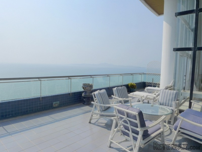 Duplex Penthouse, 4 bedrooms, right on.. - 2