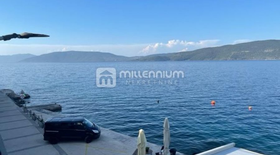 Otok Cres, dvoetažni 2s+db, 82.55m2, prvi red do mora