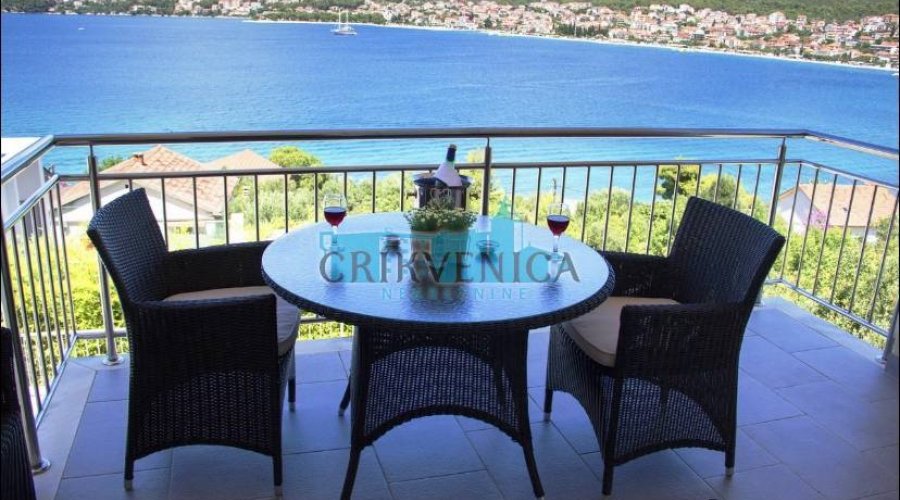 Čiovo, kuća sa 5 apartmana na 50 metara od mora - 2