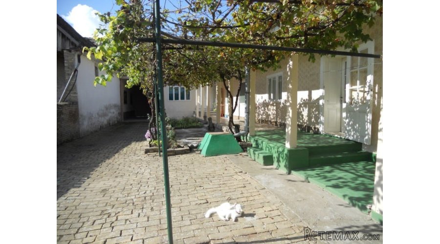Prostrana uknižena kuća sa ajnfort kapijom - 3