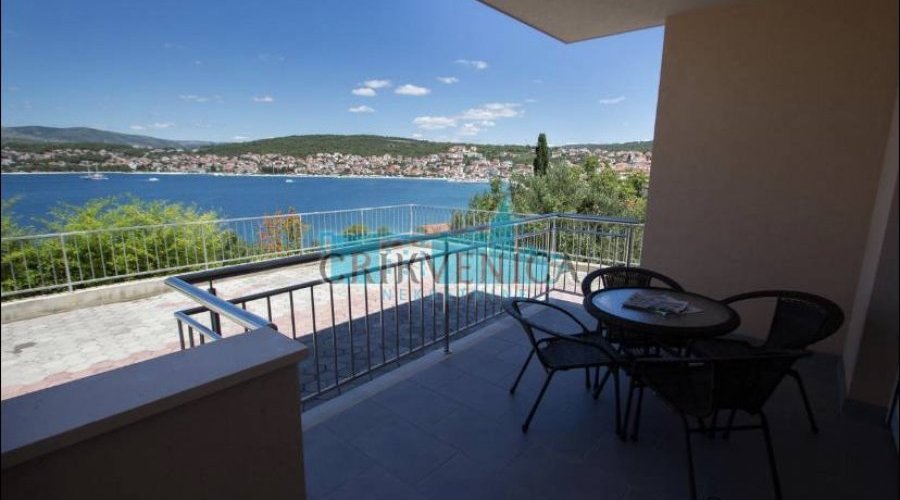 Čiovo, kuća sa 5 apartmana na 50 metara od mora - 4