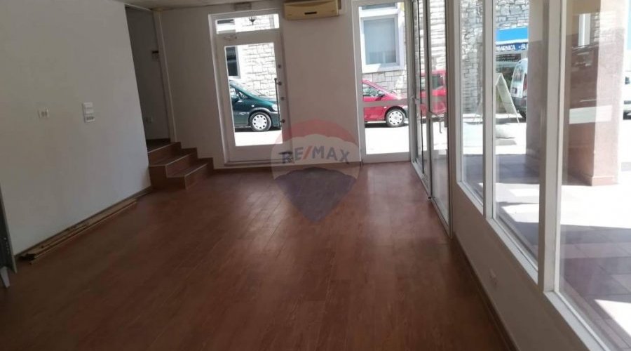 Exluzivno! Poslovni prostor u centru grada, 1. red do mora - 5