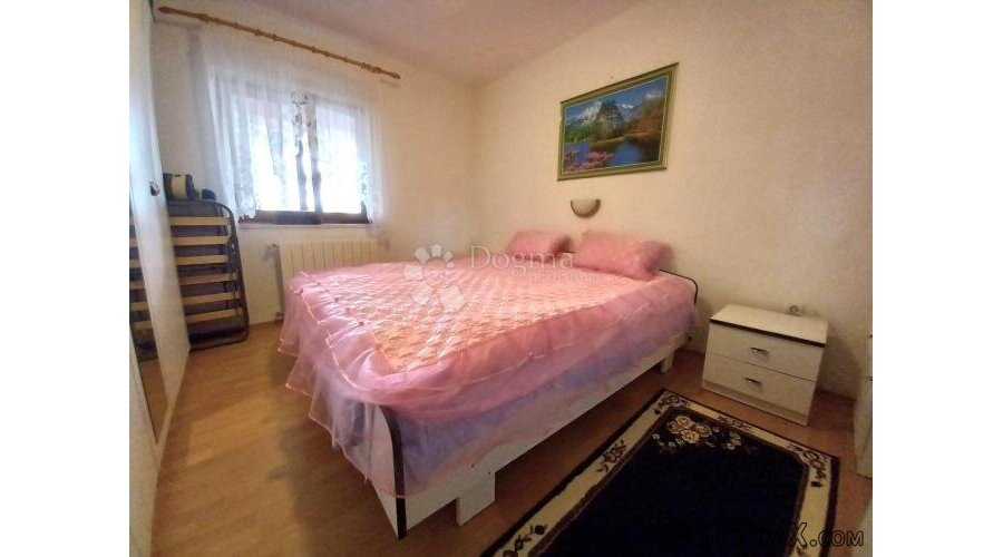 Labin, etaža sa tri stambene jedinice