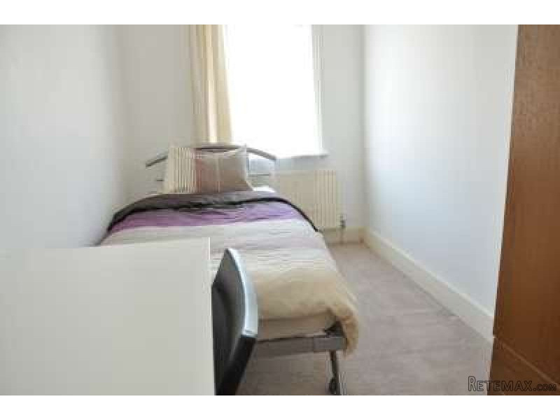 Single with single bed near Stratford..