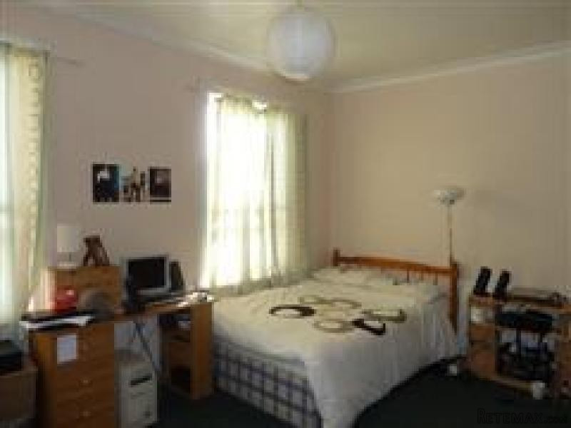 Single with double bed near Tottenham..