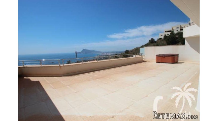 This modern apartment was built in 2005, facing south, it.. - 2