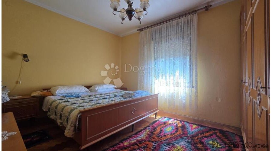 Kuća sa dva stana i okućnicom - 3