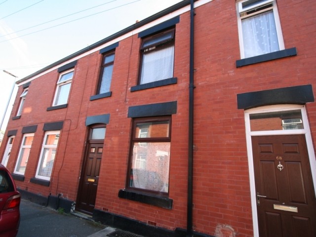 *** Spacious, 3 Bedroom Mid Terrace In..