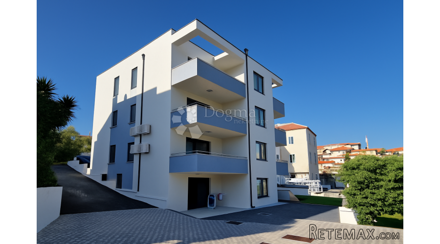 Čiovo - Penthouse sa krovnom terasom i pogledom na more!