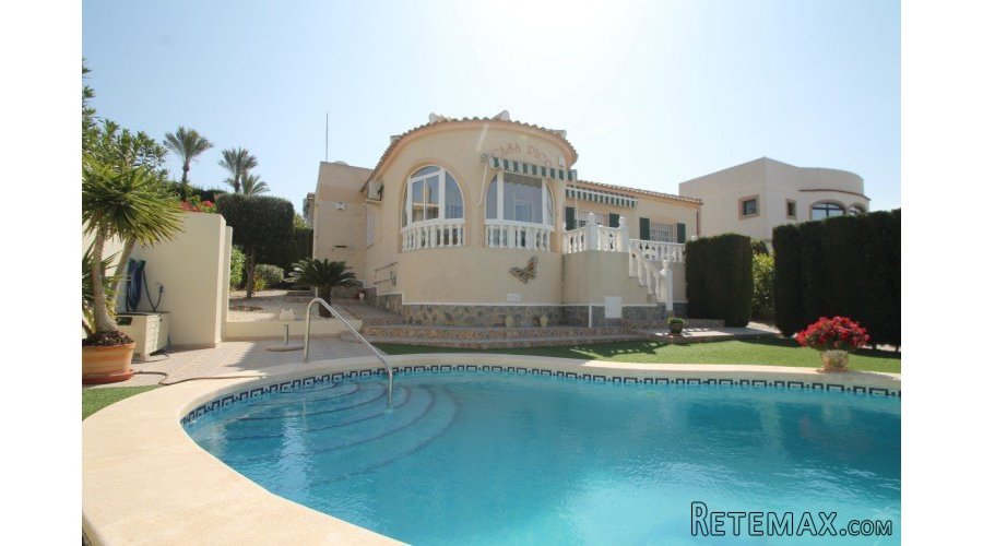 This luxury detached villa, located in the bustling..