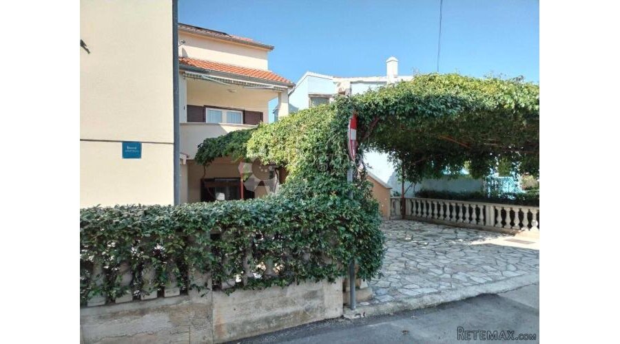 MURTER - APARTMANSKA KUĆA 500m OD MORA