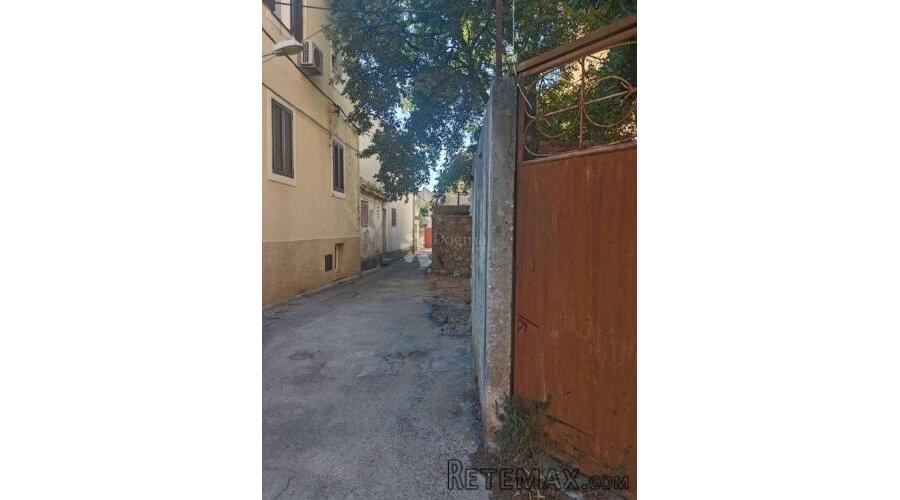 ŠIBENIK - dva stana za adaptaciju - 2