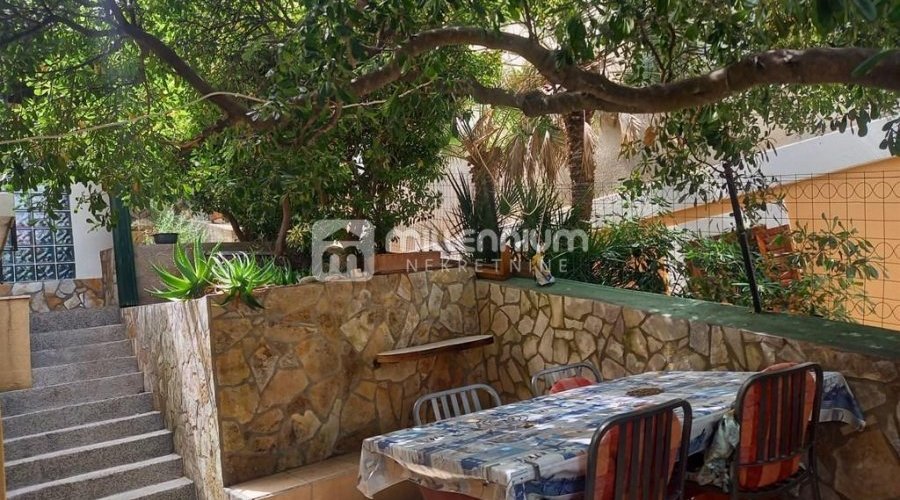 Mali Lošinj, 200m2, samostojeća kuća, 2. red od mora
