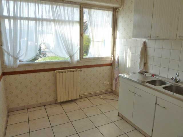 3 Bedroomed Bungalow To Rent In Montbron - 2