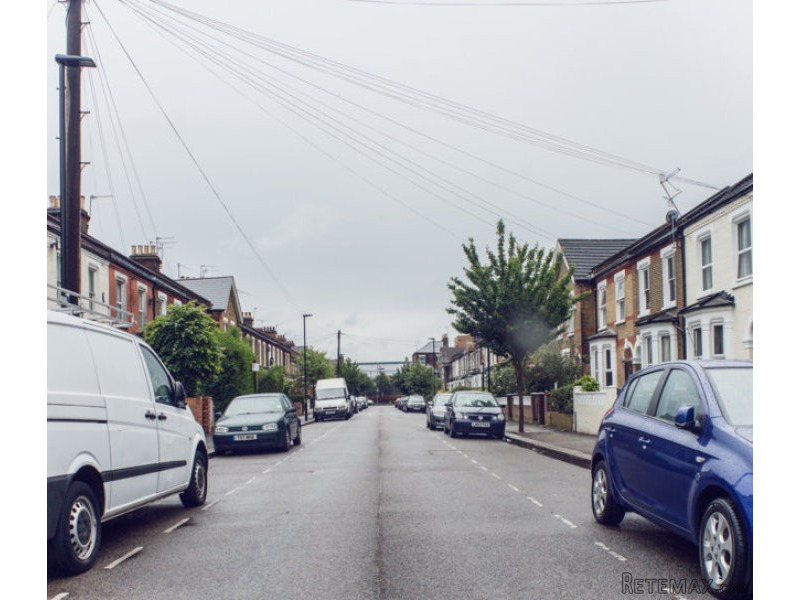 Single with double bed near Tottenham.. - 2