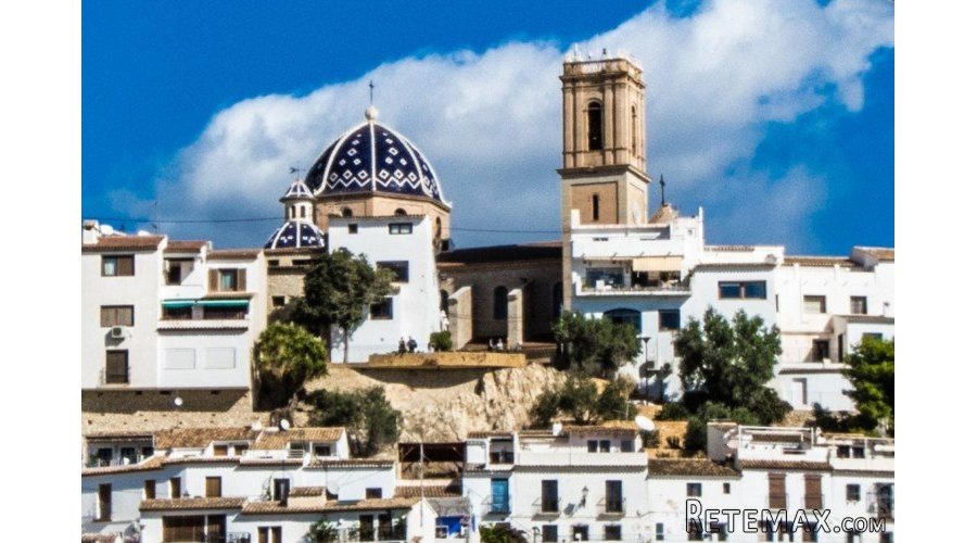 Large apartment on the second line in Altea This three-bed..