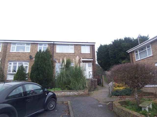 3 bedroom house in Minster On Sea..