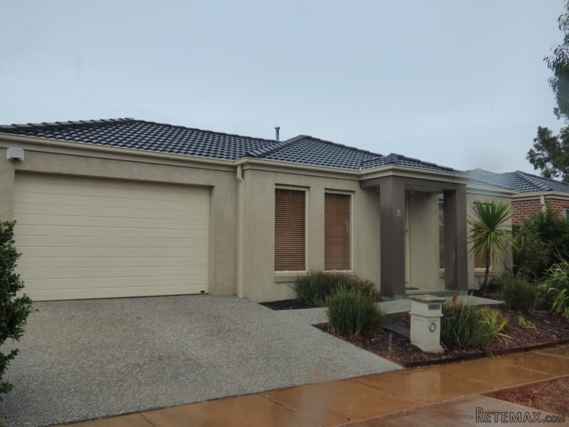 Charming 3 Bedroom Home in Quiet Court..