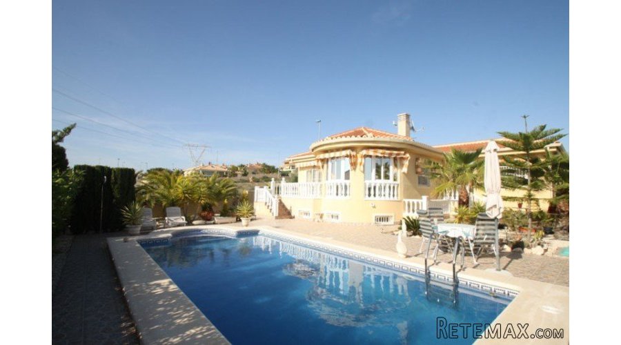 This exclusive villa built in 2005, located on a beautiful..