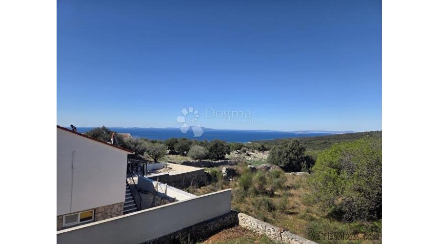 OTOK PAG - Kuća s 6 stambenih jedinica za renovaciju- ODLIČN - 2