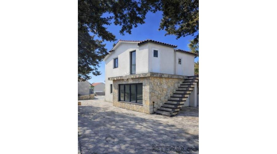 OTOK PAG - Kuća s 6 stambenih jedinica za renovaciju- ODLIČN - 3