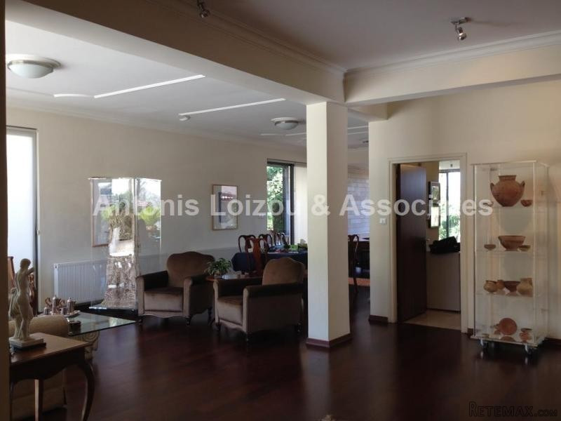Five bed en suite House on double plot.. - 2