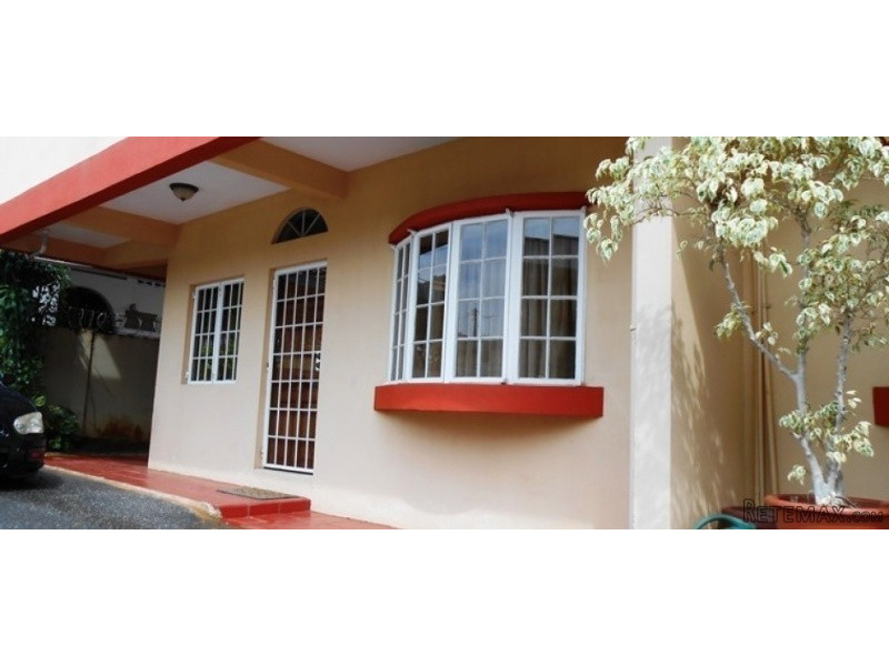 Townhouse For Rent in Almond Court
