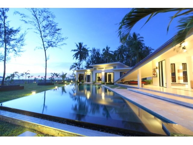 5 bedroom ultra luxury beachfront villa..