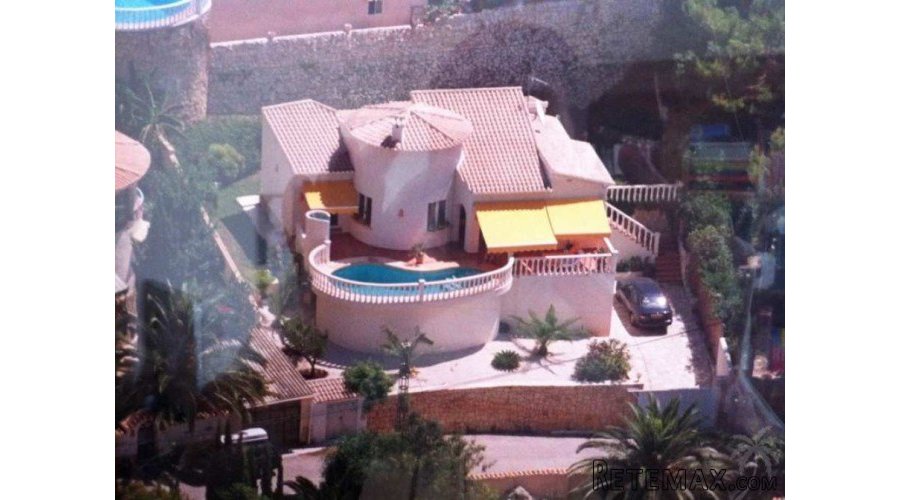 Reduced from 395.000€! Beautiful villa overlooking the c..