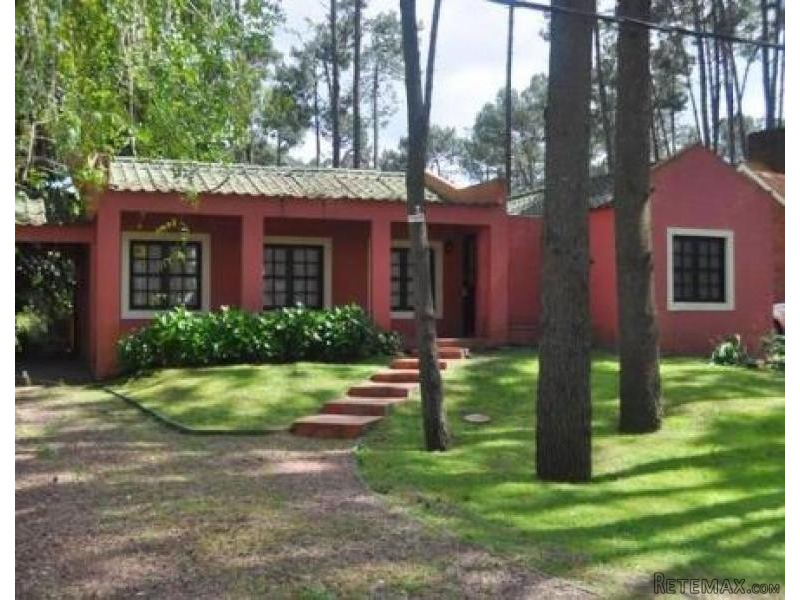 3 Bedroom House - For Rent - Pinares