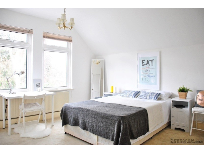 Twin for couple near Ravenscourt Park..