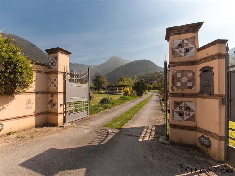 5 bedroom Villa For Sale: Versilia