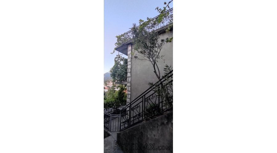 Prodajem dve kuce u Sutomoru - 10