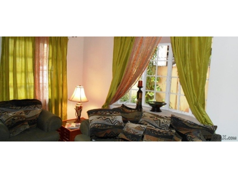 Townhouse For Rent in Almond Court - 2
