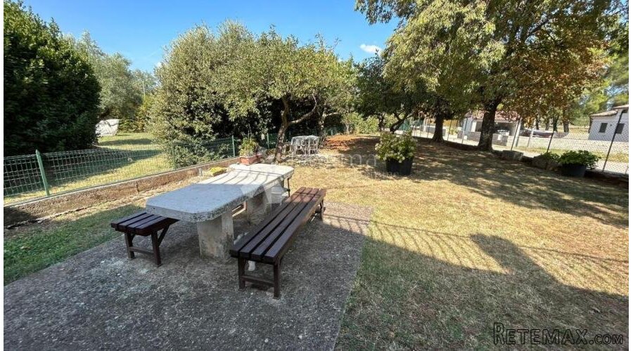 KAMENA KUĆA SA VELIKOM OKUĆNICOM - KANFANAR - 2