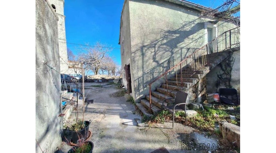 Samostojeća kamena kuća za renovaciju s pogledom - 3