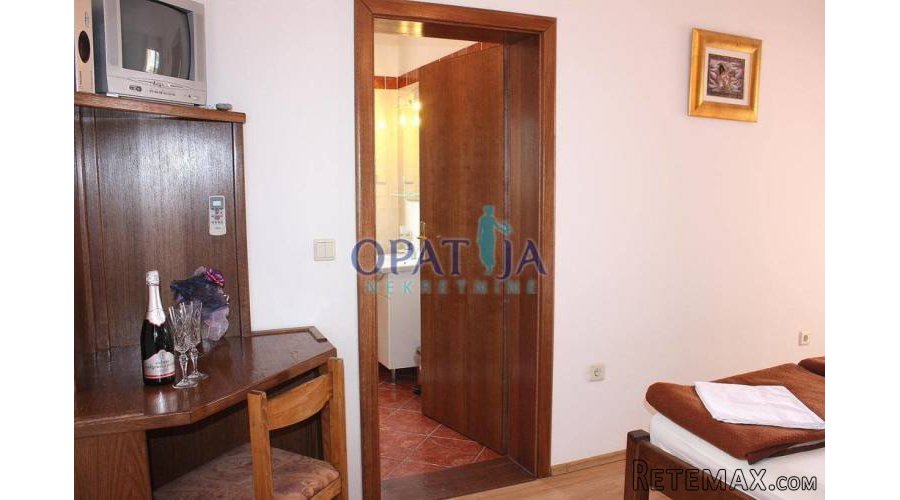 Pag, pansion s 13 soba i restoranom