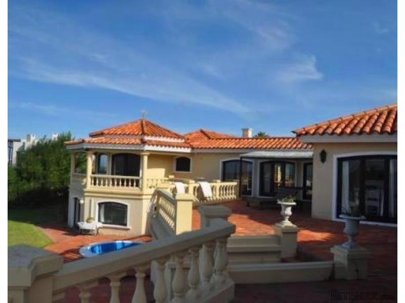 5 Bedroom House - For Rent - Jose..