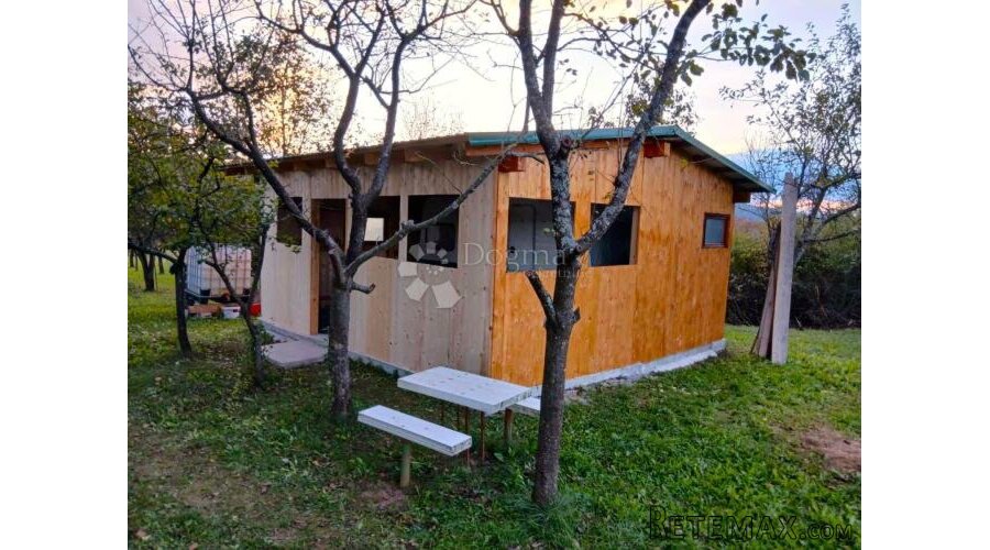 Poljoprivredno zemljište sa kamp kućicom - 3