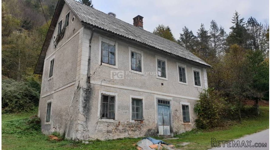 Brod Moravice, kuća s okućnicom