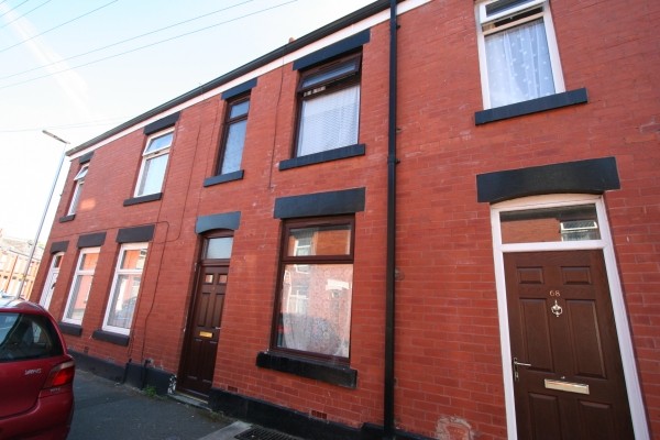 *** Spacious, 3 Bedroom Mid Terrace In.. - 2