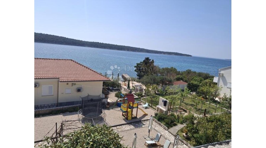 Kuća na ekskluzivnoj lokaciji uz more sa brodskim vezovima n - 3