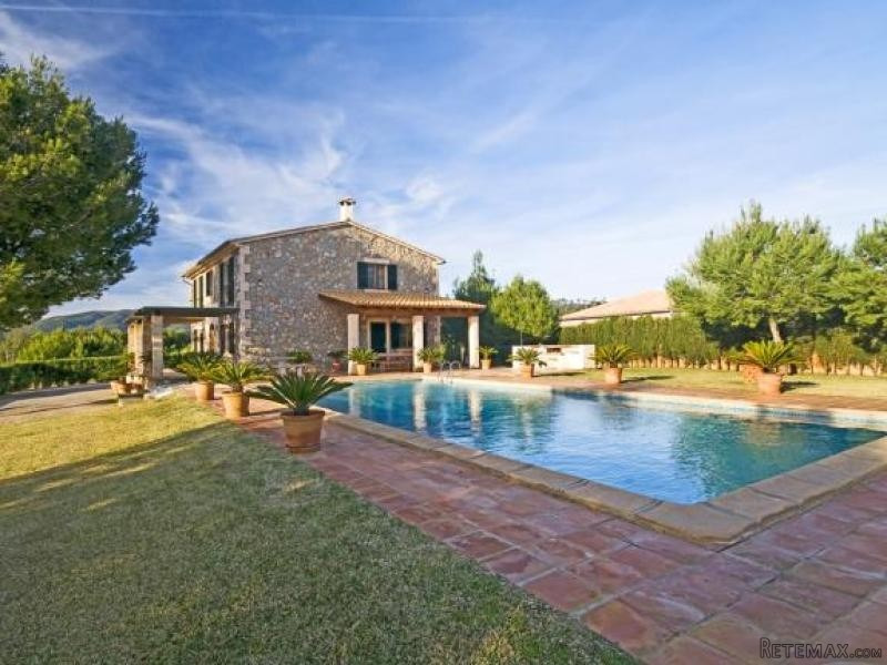 Beautiful Centrally Located Stone-Faced..