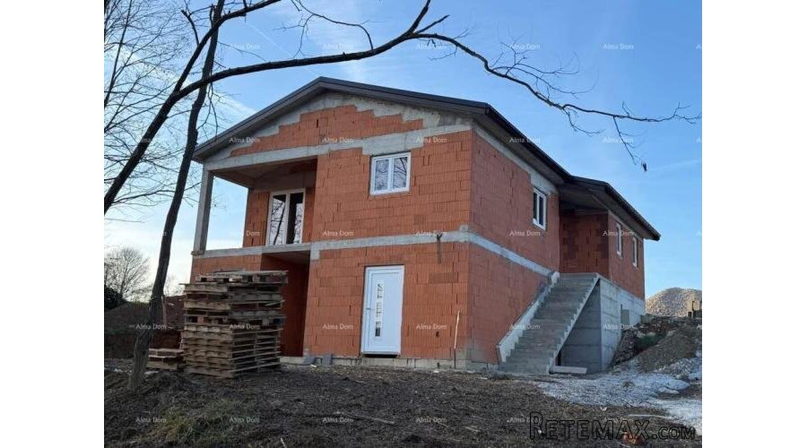 Kuća u roh-bau fazi s velikom okućnicom – Cerovlje
