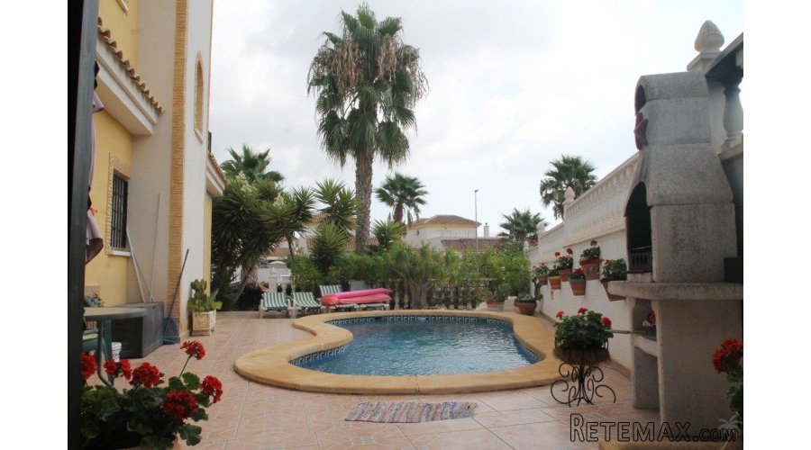 This beautiful detached villa is situated on the.. - 3